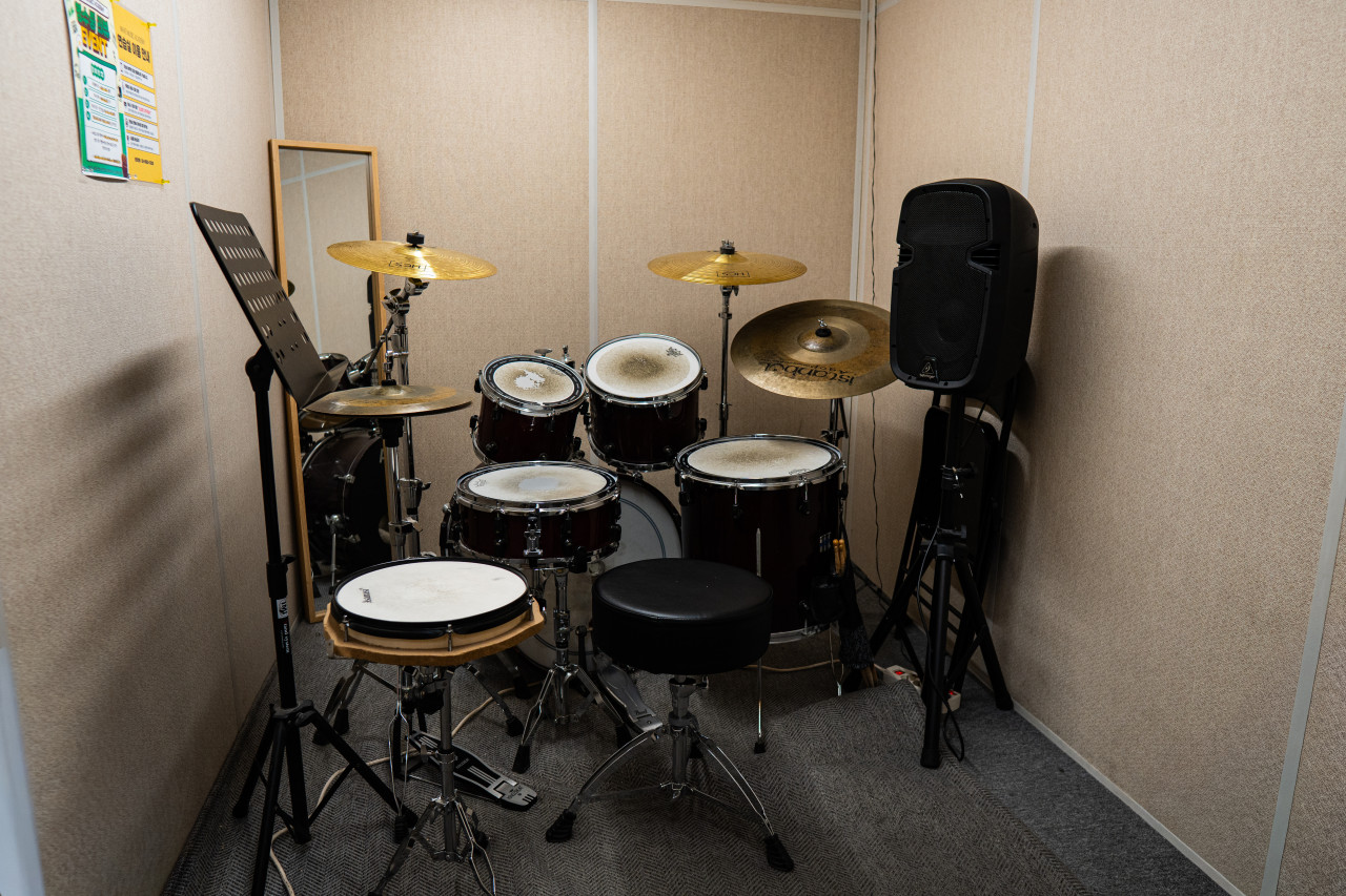 드럼연습실 (Room8)