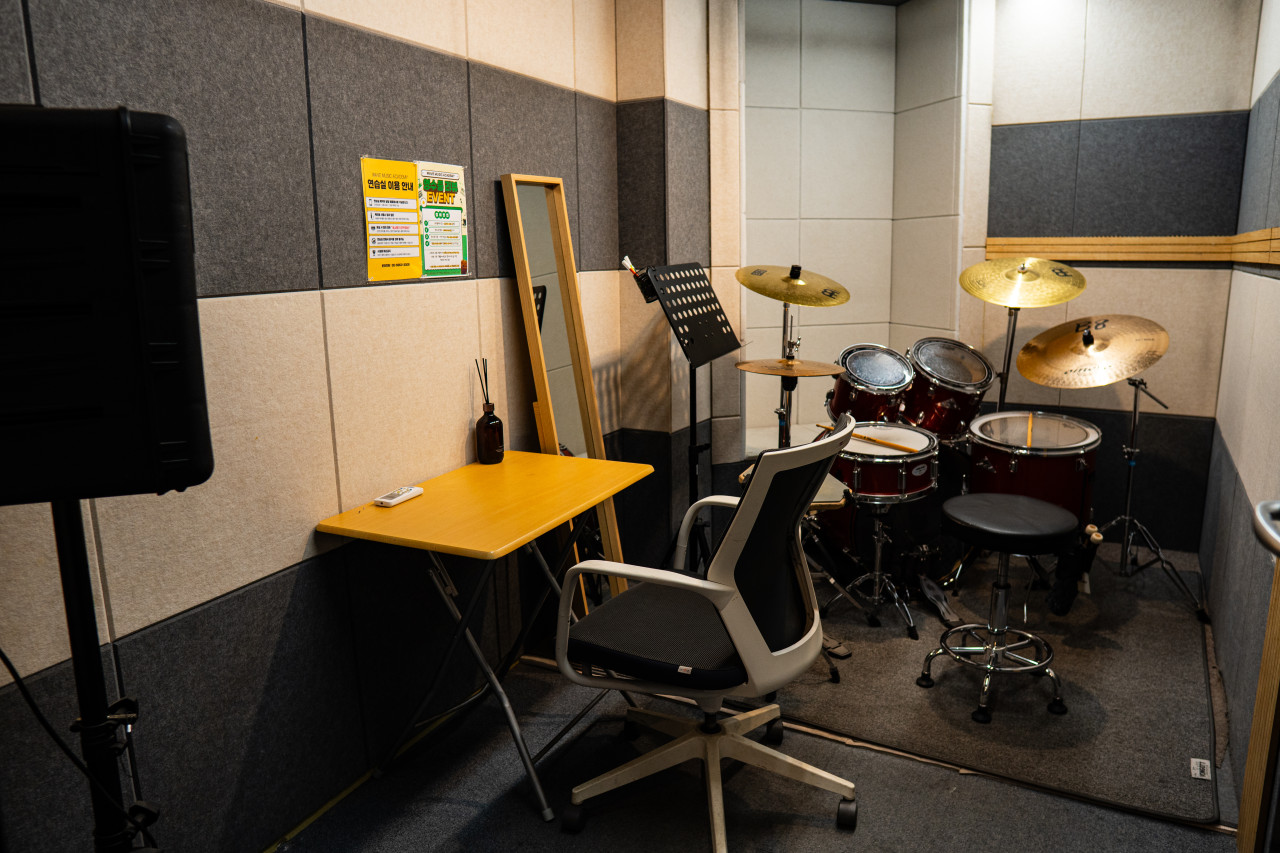 드럼연습실 (Room 7)